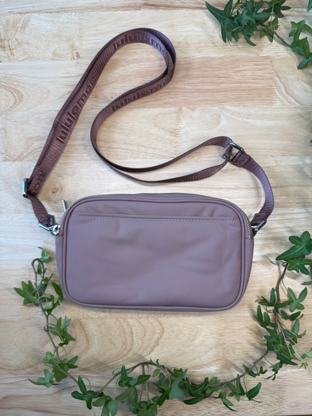 Lululemon Crossbody Camera Bag 2L - Picture 3 of 3